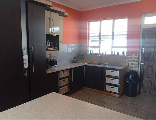 4 BEDROOM PROPERTY TO RENT IN BLUFF